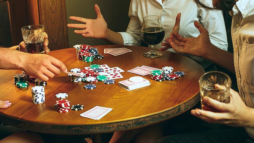 Sanció exemplar per organitzar una partida de pòquer en el seu domicili