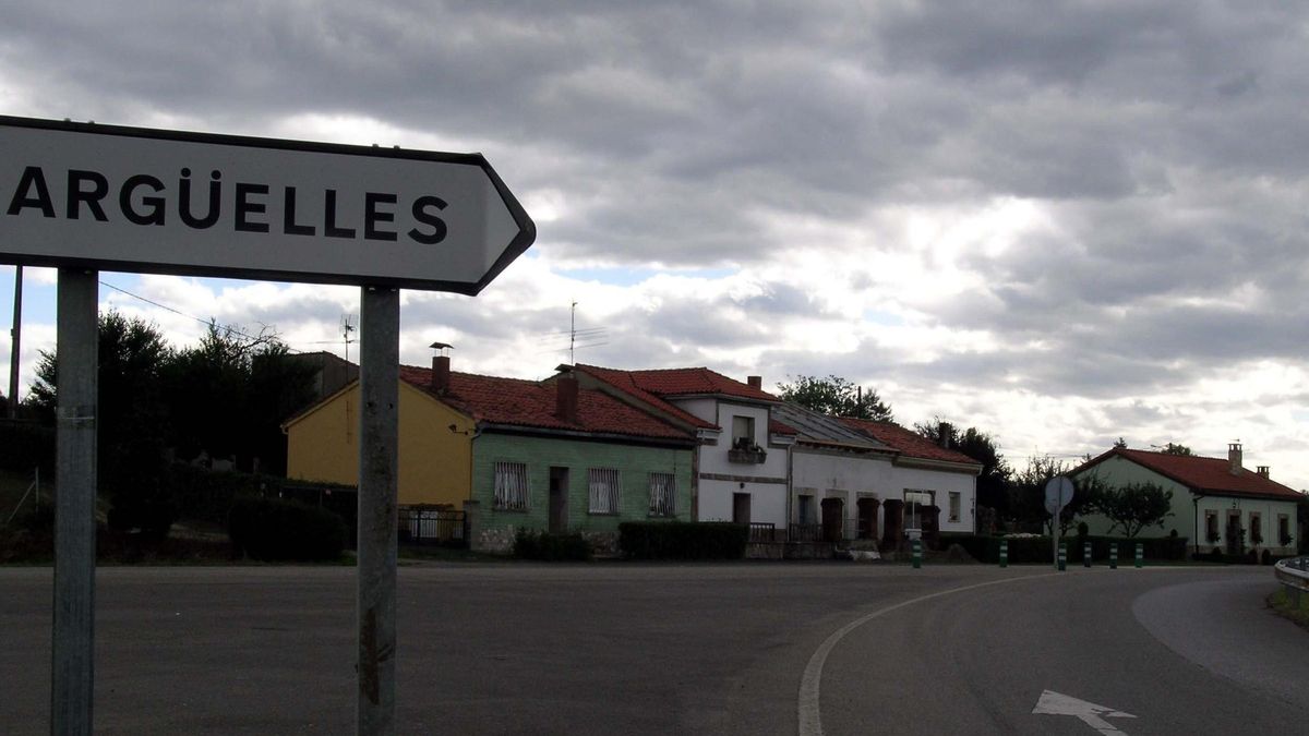 Indicador a la localidad sierense de Argüelles.