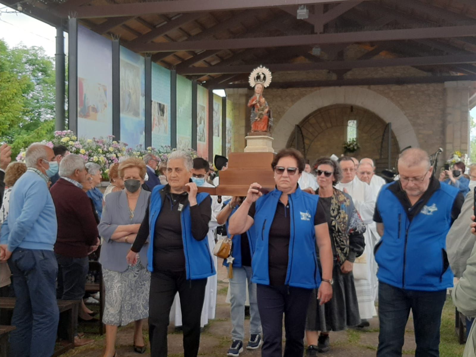 Meres (Siero) celebra a la Virgen de la Cabeza