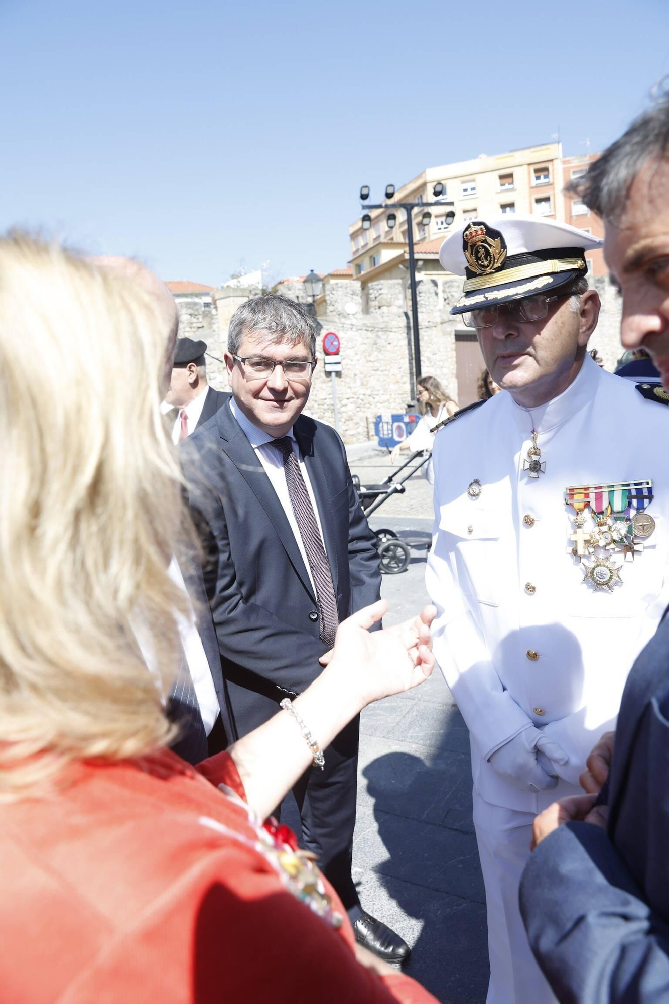 La misa con la Armada y la ofrenda floral del Carmen en Gijón, en imágenes