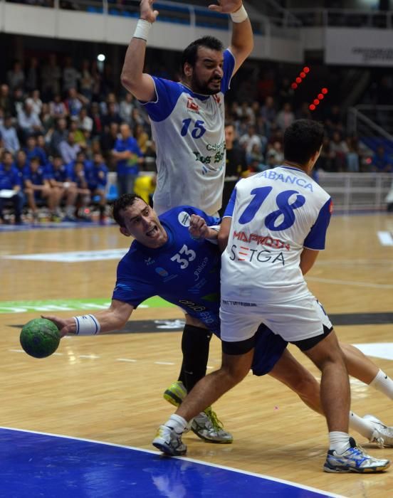 Oda al balonmano con premio para el Teucro