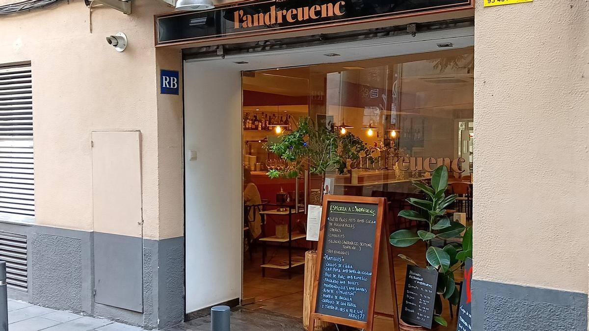 L’Andreuenc está algo escondido en calle la Neopàtria, junto a la Rambla Fabra i Puig.
