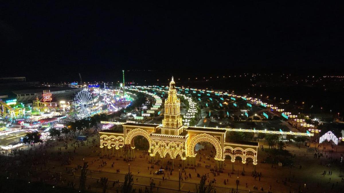 La Feria de Córdoba desde el aire en la noche del miércoles.