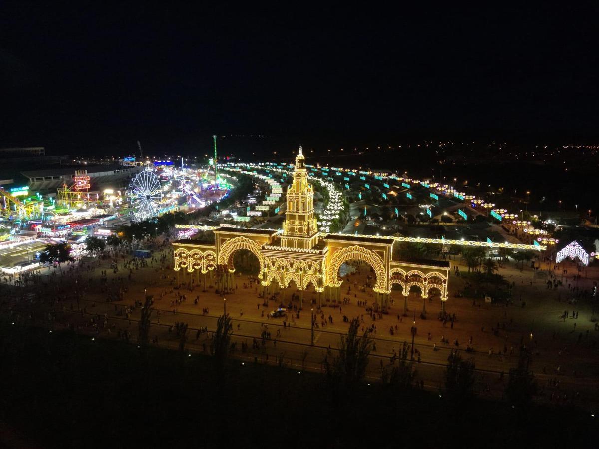 La Feria de Córdoba desde el aire en la noche del miércoles.