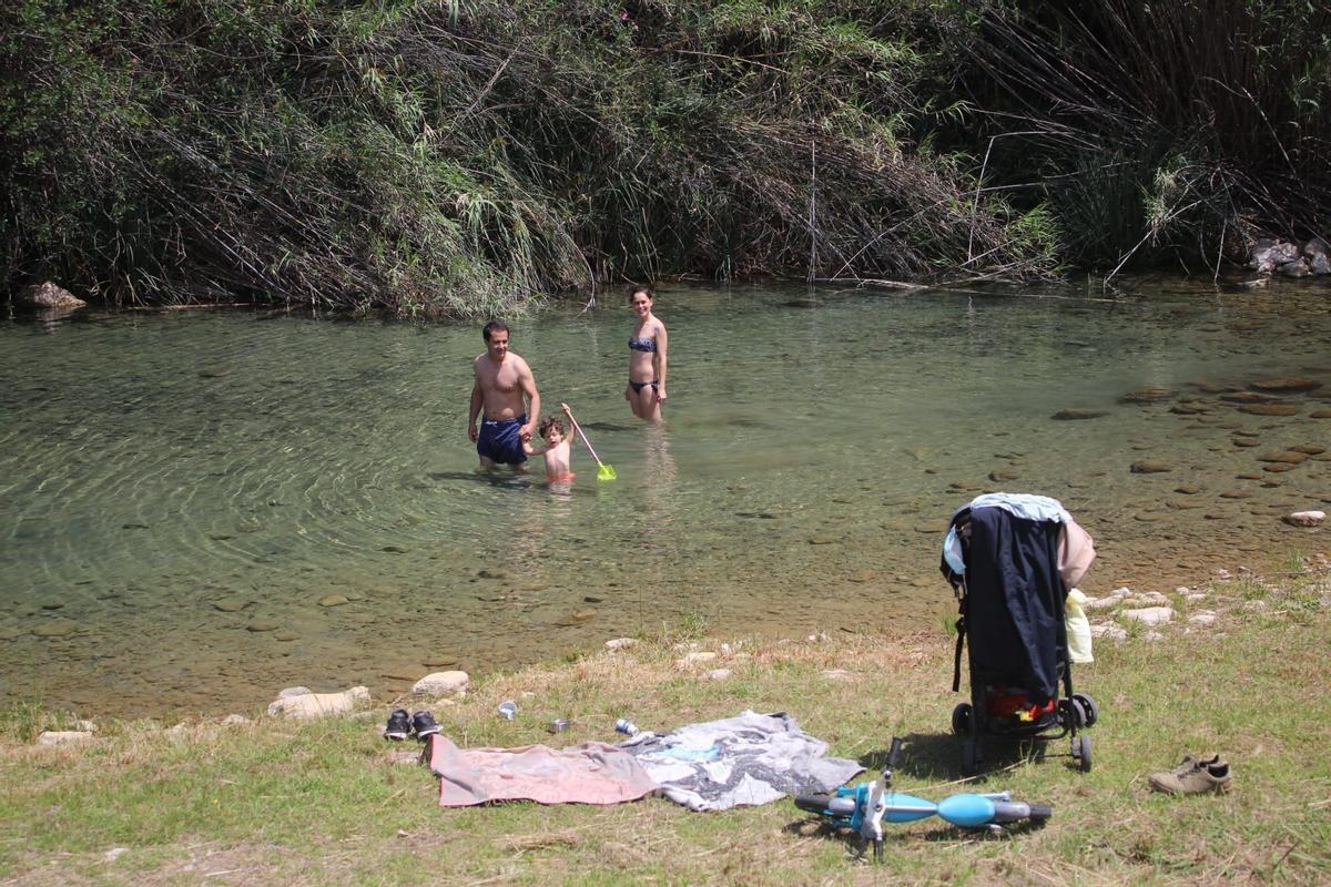 Montanejos, una playa de montaña con agua termal todo el año y una buena alternativa de ocio y servicios para las familias.