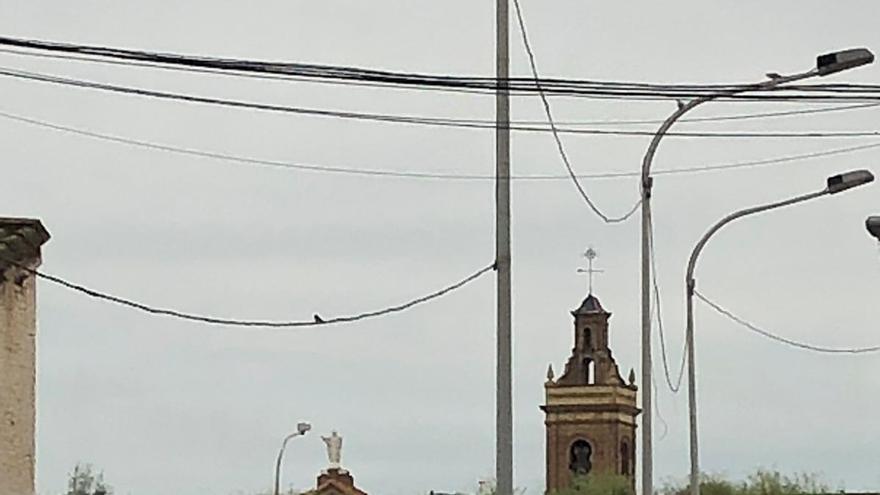 El talud de la estación de Sant Isidre se desprende por la tromba de agua en València