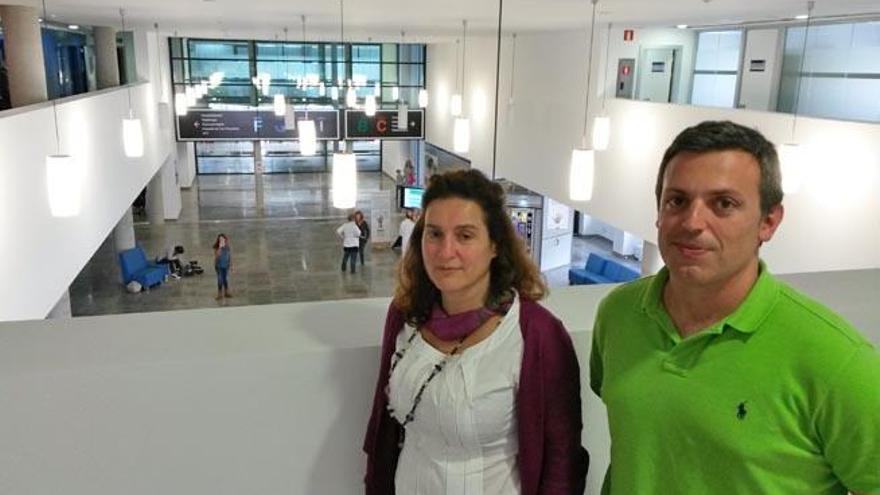 Carmen Santos y Jorge Llosá, en el hospital Can Misses.