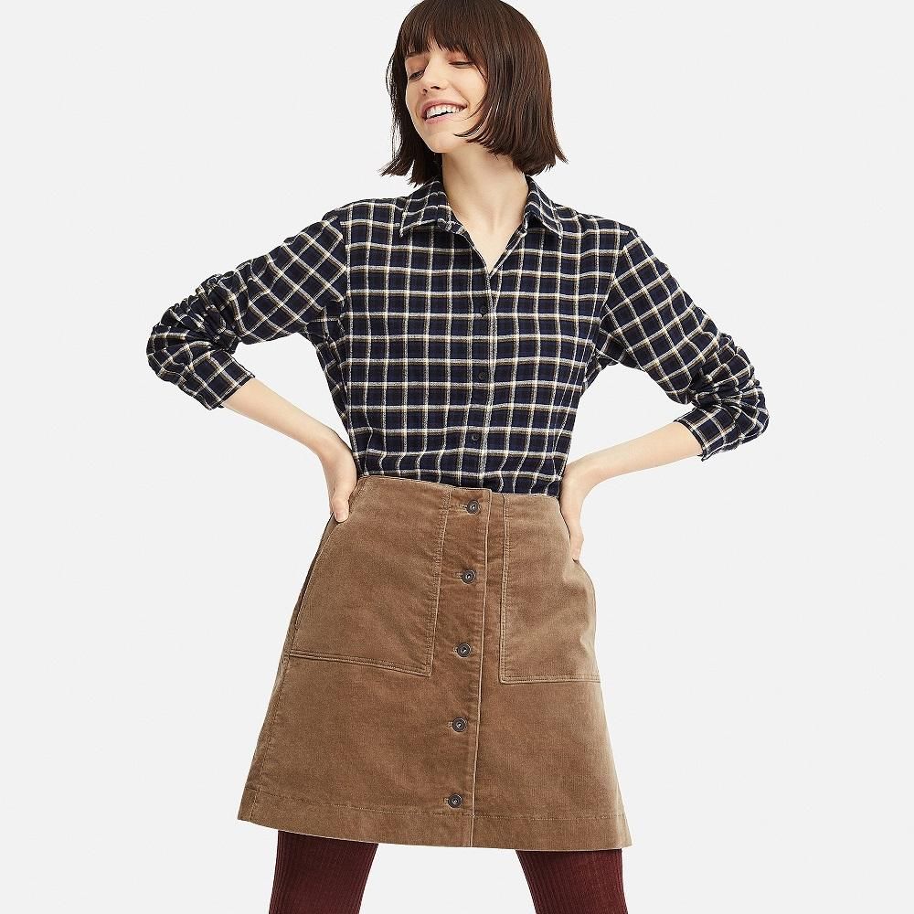 Minifalda con cierre delantero, de Uniqlo