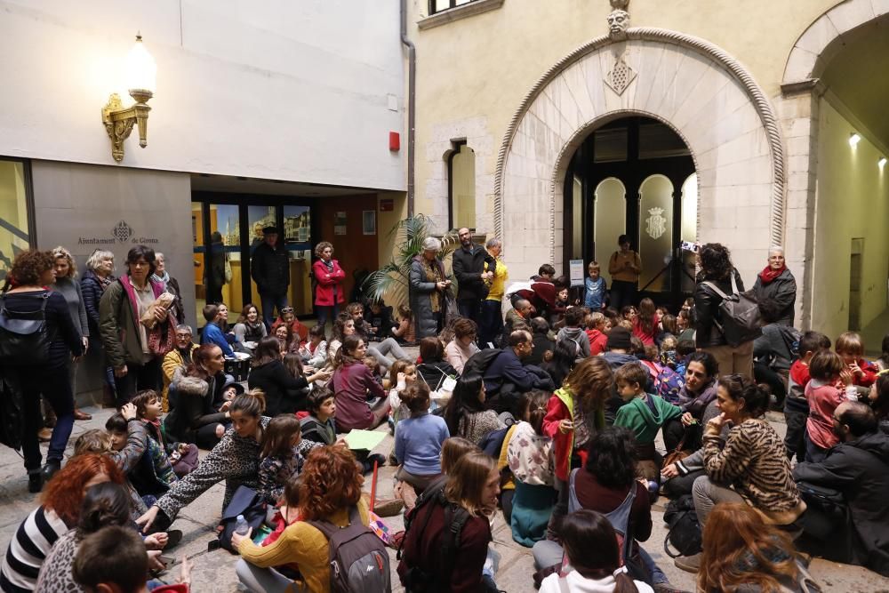 Les famílies de l'escola Balandrau de Girona protesten pel tancament de P3