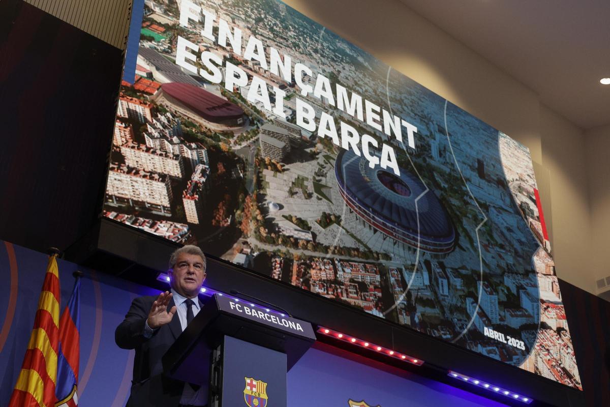 El presidente del FC Barcelona Joan Laporta informa sobre la financiación  para ejecutar las obras del Espai Barça