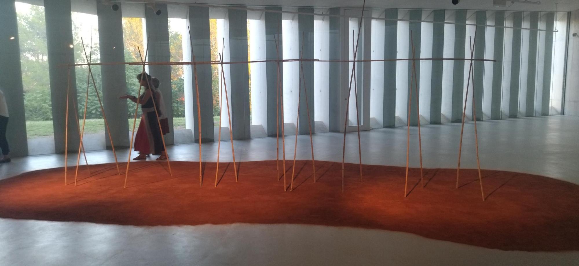 Arte que reflexiona sobre el paisaje de la Marina Alta: luz, tierra y mar y en el Auditorio de Teulada (imágenes)
