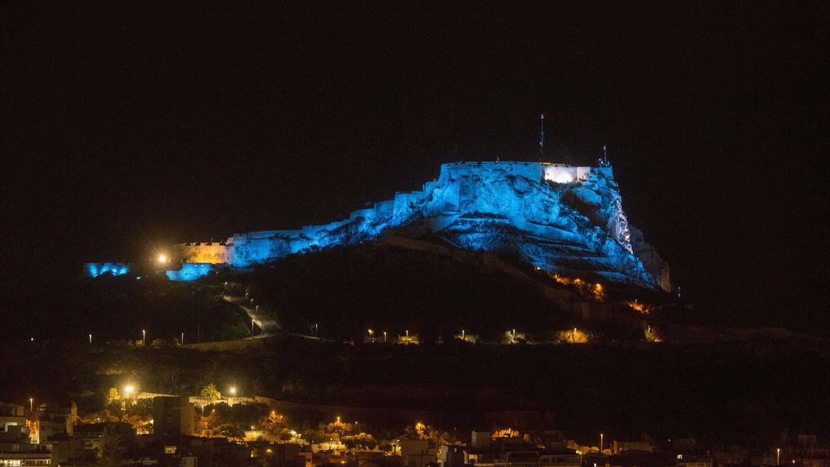 El castillo de Santa Bárbara, la Plaza de los Luceros y el Palacio Provincial de la Diputación de Alicante se iluminarán de azul.