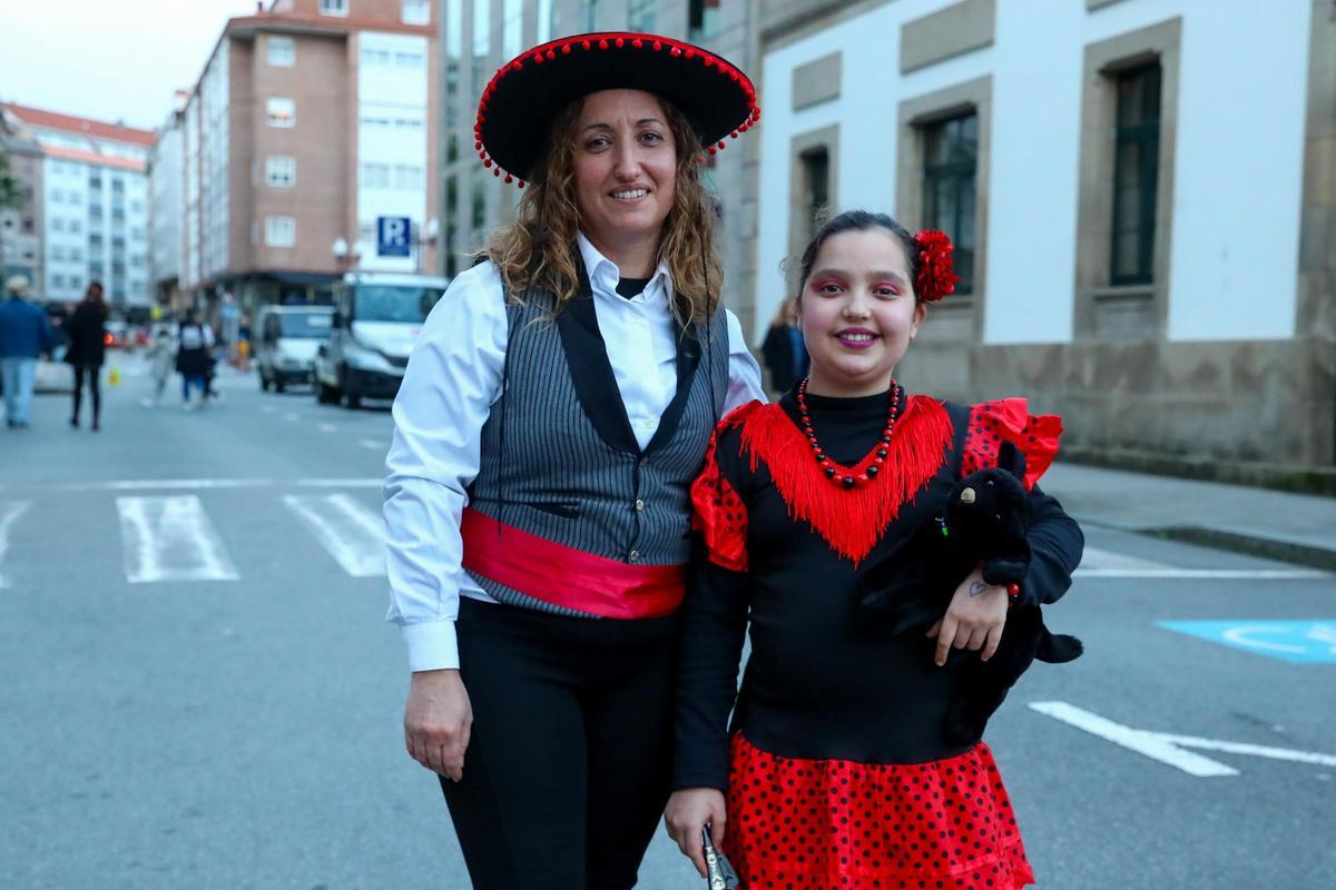 Paula y su madre Andrea durante el carnaval vilagarciano.