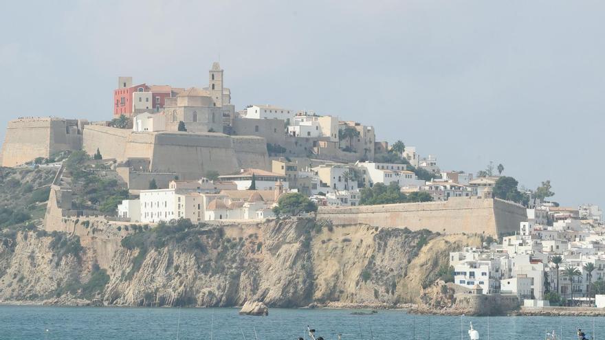 En Ibiza existen cerca de 1.500 viviendas a la venta por más de un millón de euros