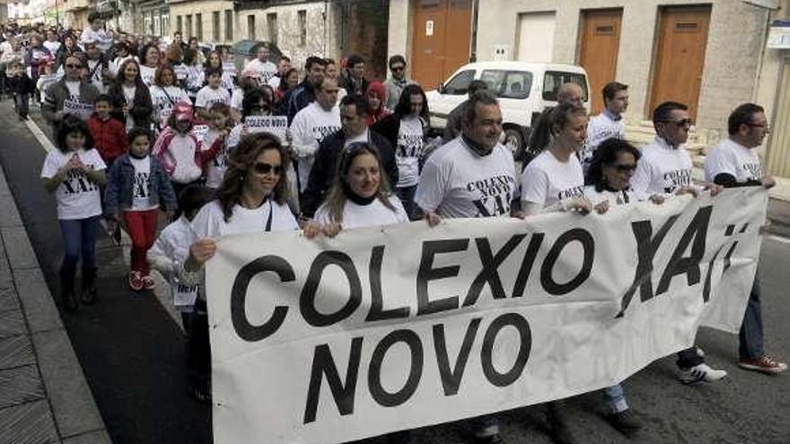 La manifestación recorrió el centro de Vilalonga. // Noé Parga