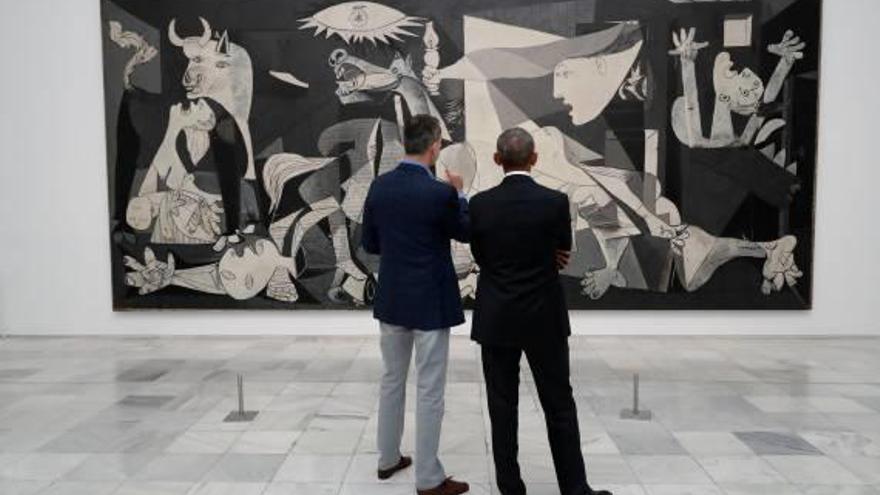 El rey Felipe VI acompañó ayer a Obama en una visita al Museo Nacional Reina Sofía.