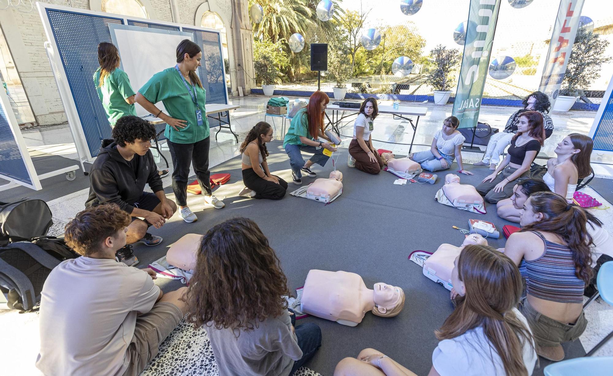 Science is open to young people at Casa Mediterraneo