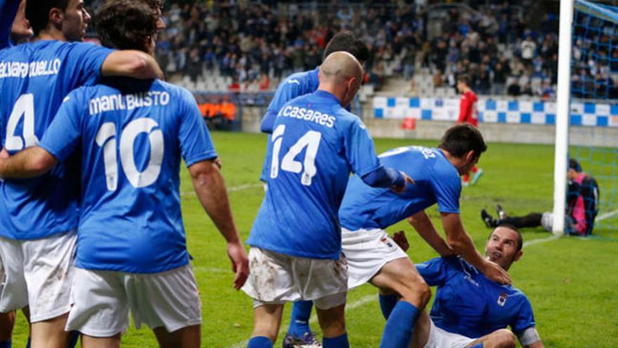 El Oviedo celebra un gol. |