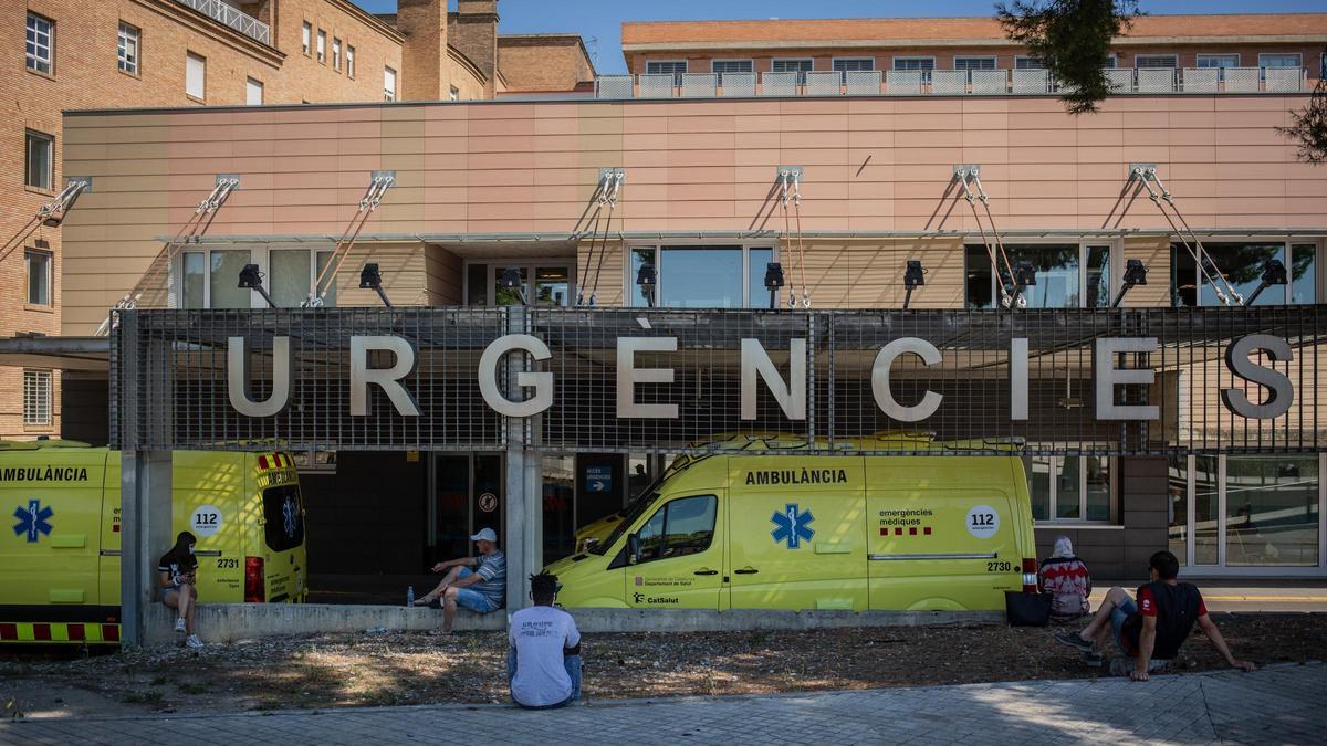 Entrada de las Urgencias del hospital Arnau de Vilanova, en Lleida.