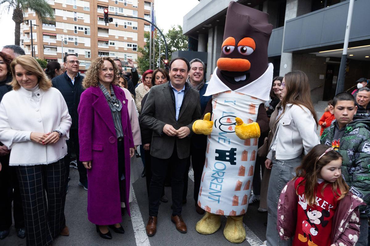 Susana Camarero, Amparo Folgado y Juanfran Llorca, en la Fira de Sant Blai de Torrent.