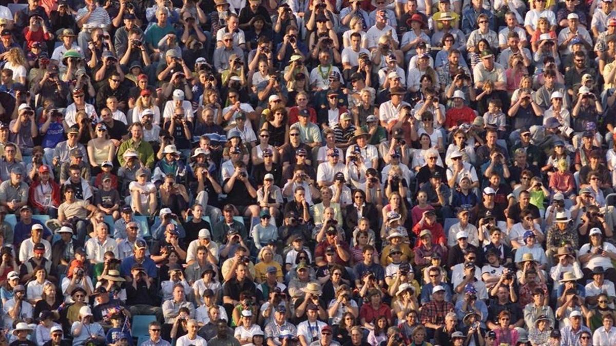 zentauroepp46249497 spectators fill the stadium to watch track and field events 181214131630