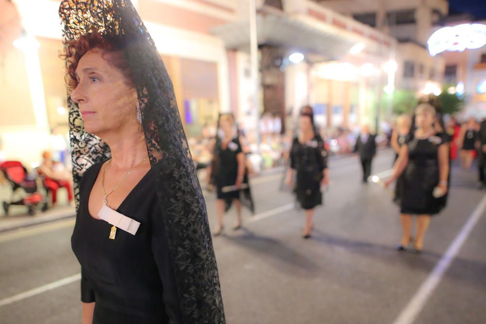 Los Armaos guían en Orihuela a la Virgen de Monserrate