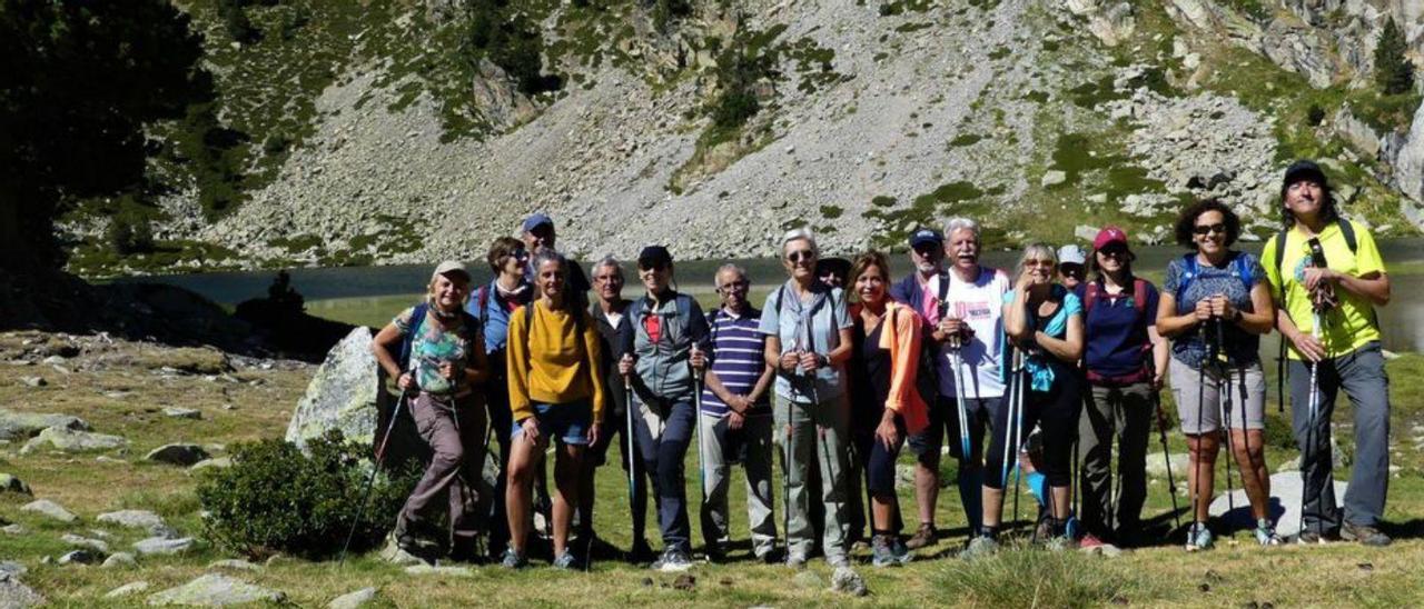 Un dels grups de Senderisme de Salut aquest estiu | GUIES DEL PIRINEU