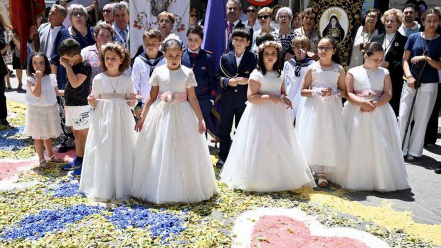 Niños marinenses de comunión.