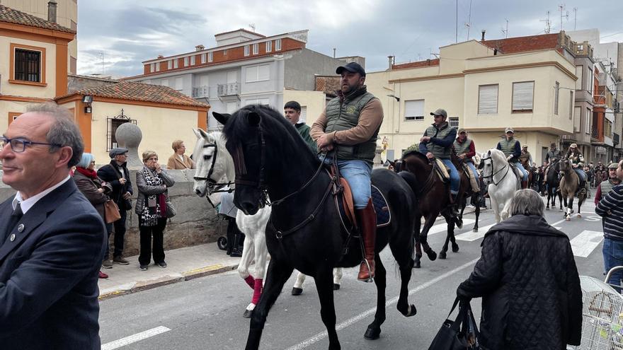 Nules mantiene viva la tradición de su pasacalle de Sant Antoni