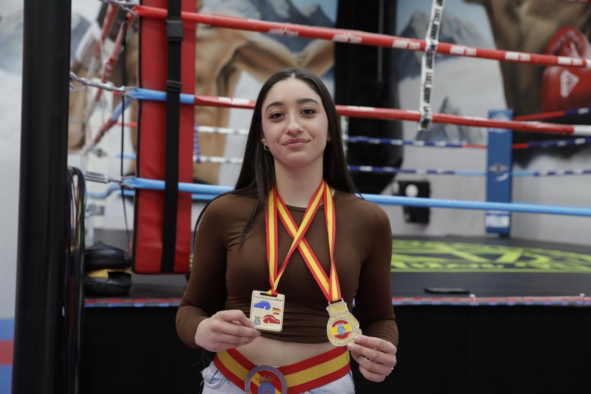Noelia Vicente, con sus medallas de campeona de España