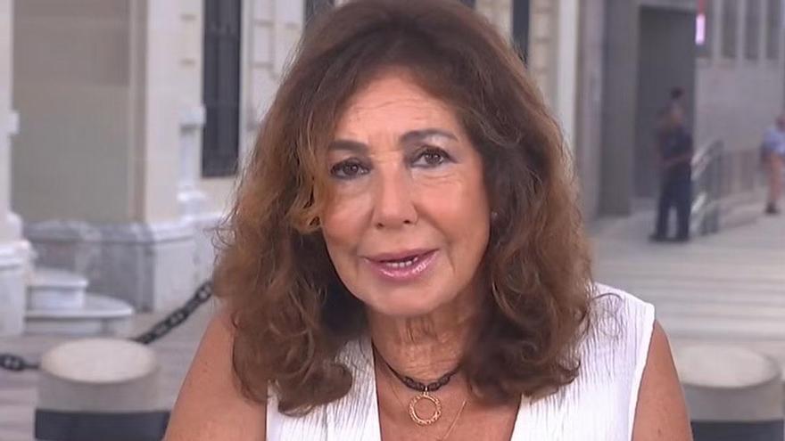 Ana Rosa kehrt zu Telecinco zurück mit einem heftigen Angriff auf Pedro Sánchez: "Präsident Meerjungfrau, mit Badehose und Flip-Flops"