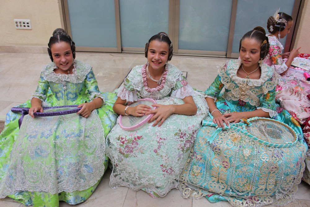 Tres generaciones de falleras en la Batalla de Flores