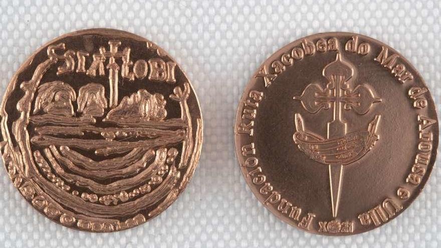 La moneda reacuñada por la Fundación Ruta Xacobea do Mar de Arousa e Ulla. // FdV