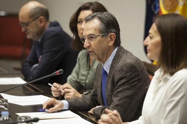 10/04/2017.CANARIAS.Sesión de comisión sobre la reforma del sistema electoral en el Parlamento de Canarias..Fotos: Carsten W. Lauritsen