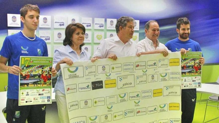 Chelo Besada, Lores y Lucho Álvarez, en la presentación del torneo. // Santos Álvarez