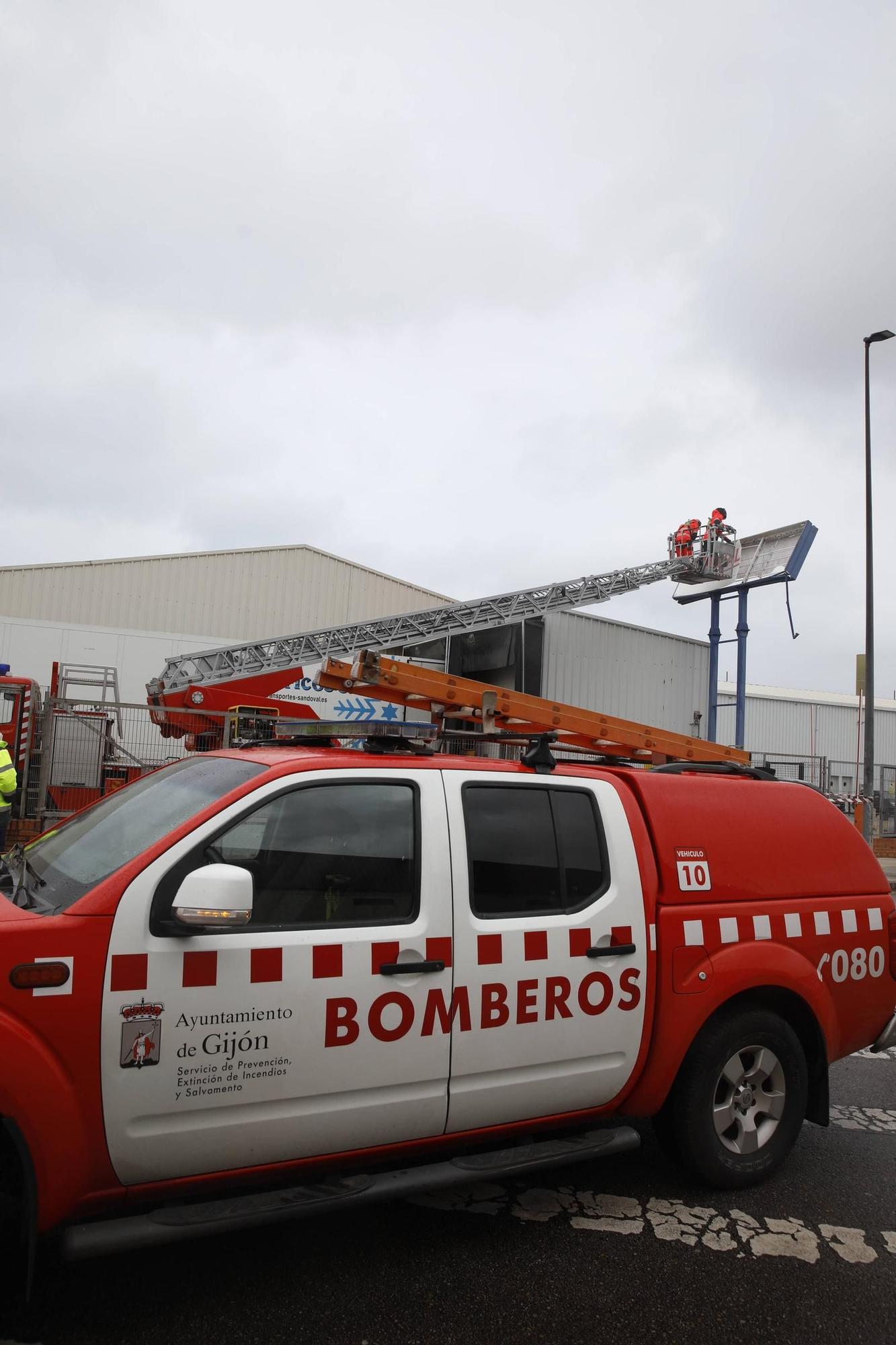 Los efectos de la "tormentona" en Gijón (en imágenes)