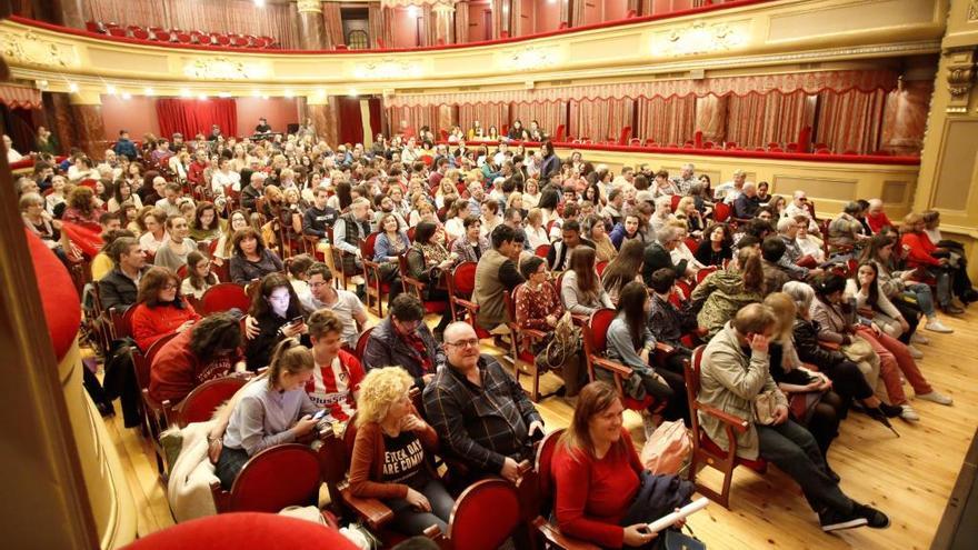 Público en el teatro Palacio Valdés