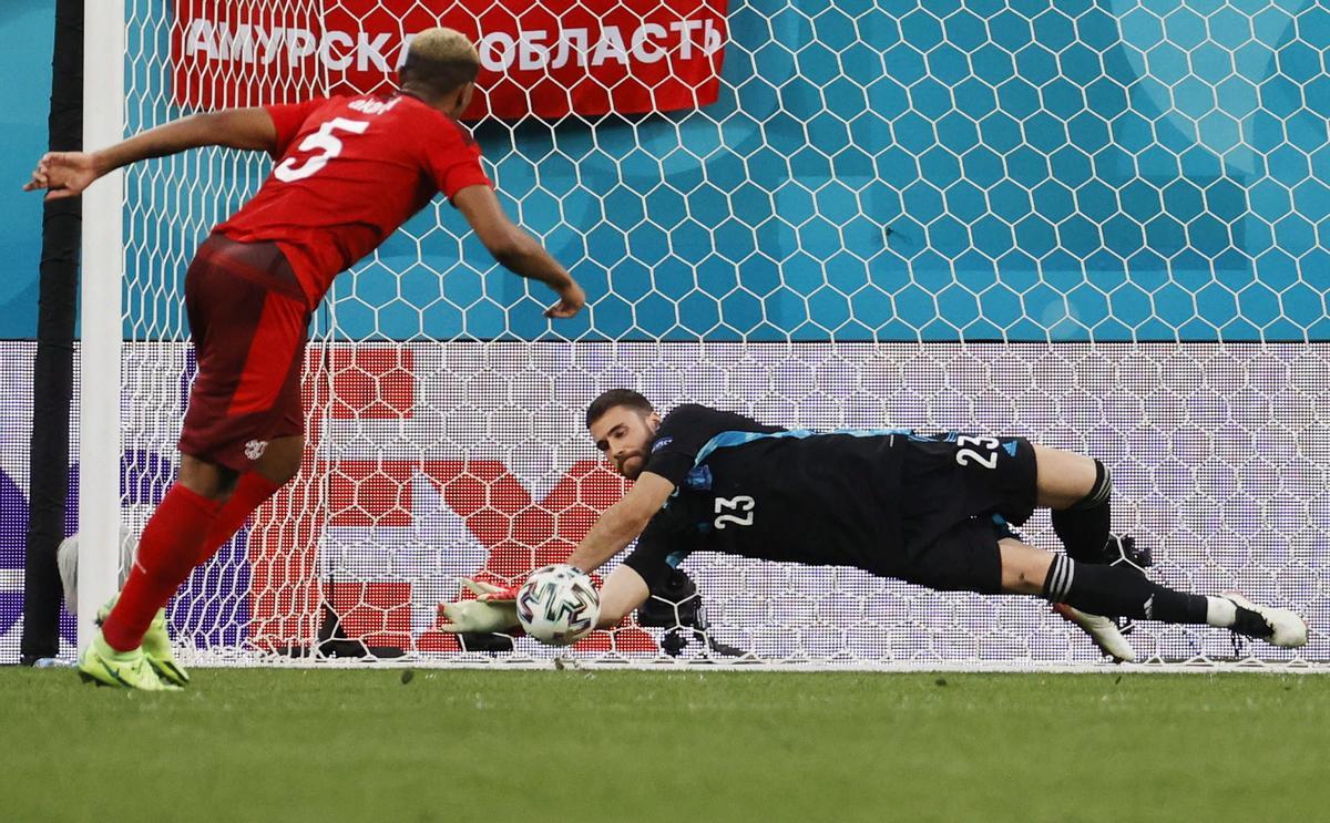 La tanda de penaltis del Suiza - España, en imágenes