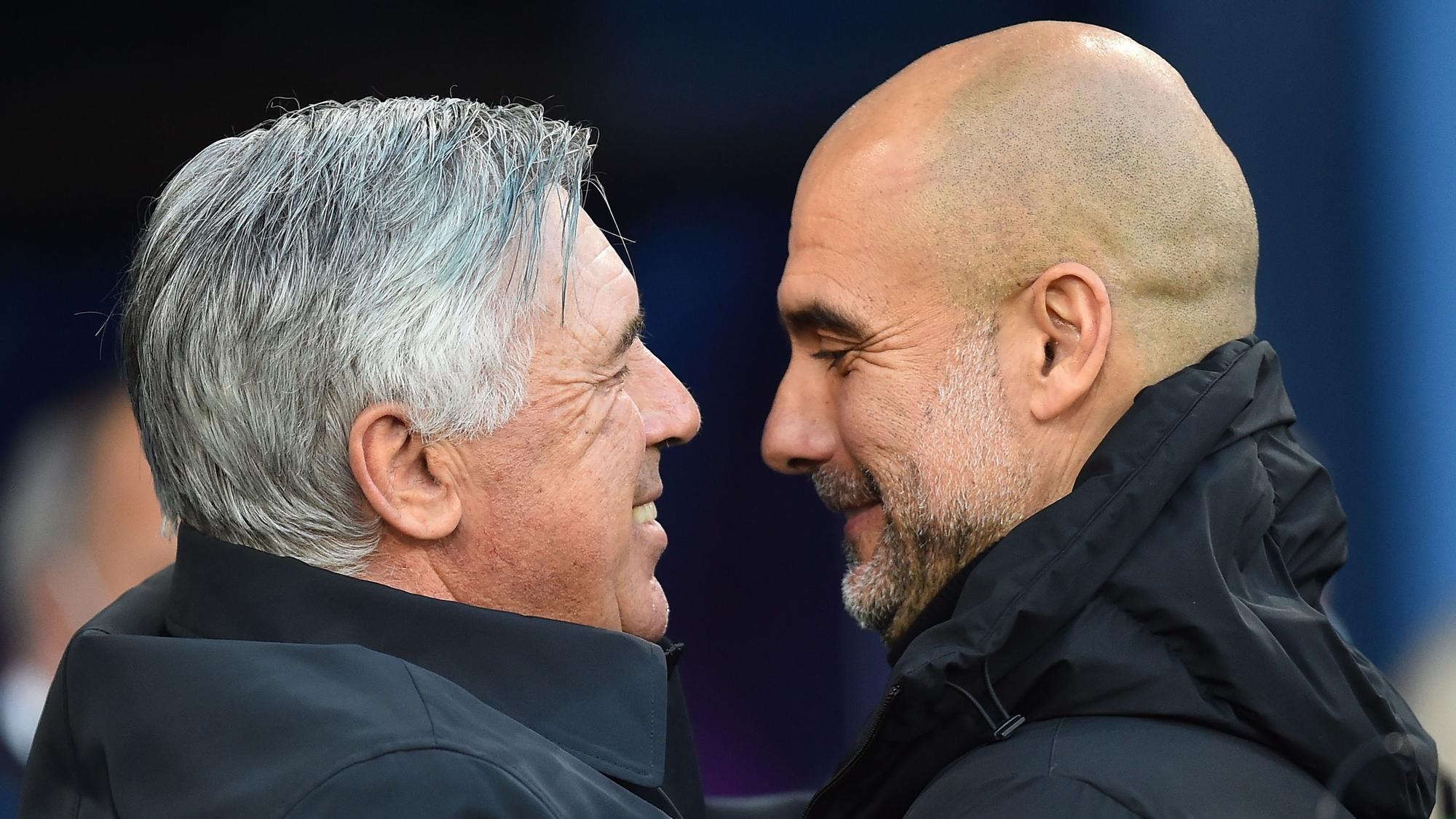 Carlo Ancelotti y Pep Guardiola se saludan antes del inicio del partido