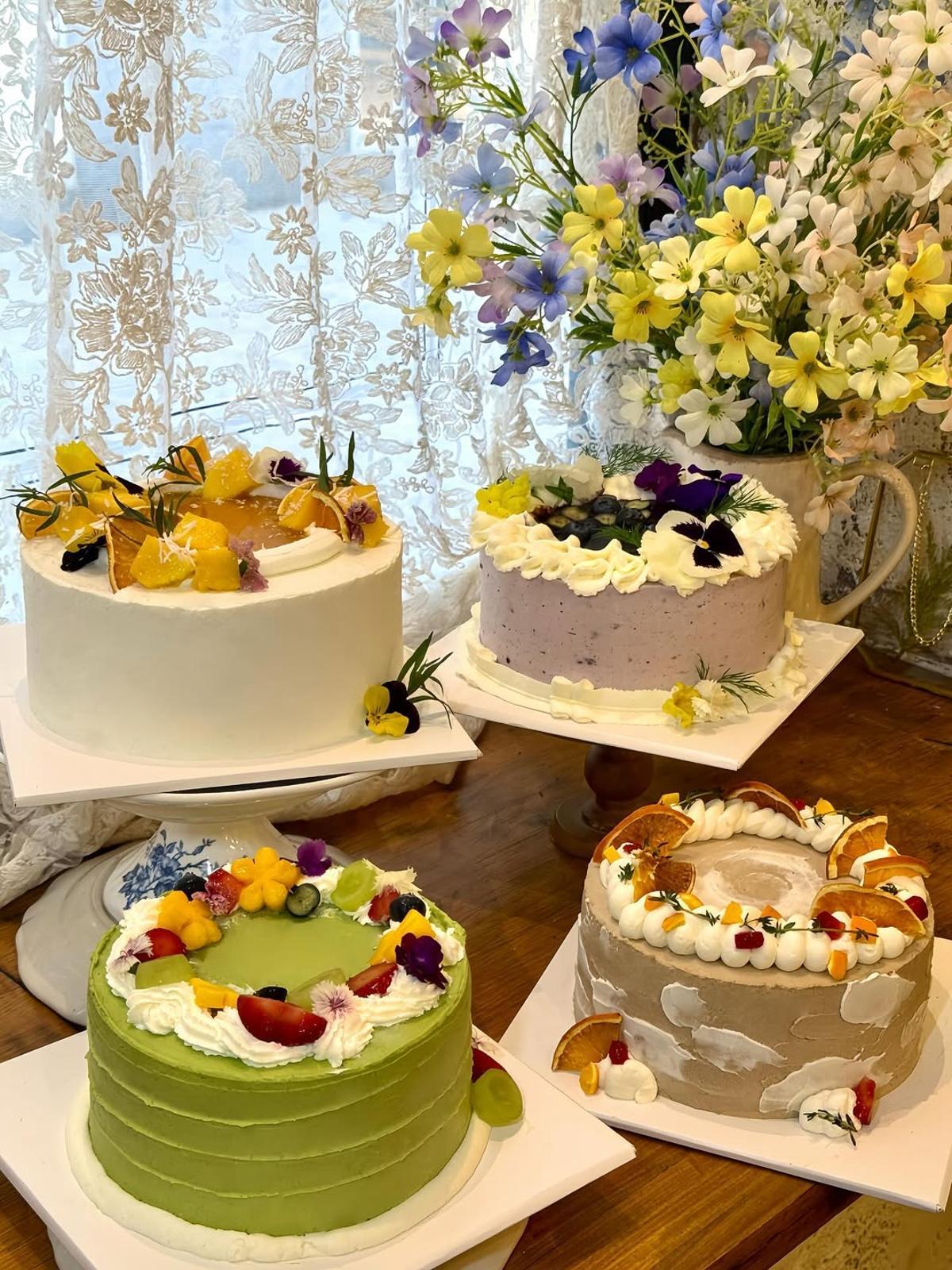 Con precios que rondan los 6 € por porción, esta pastelería admite encargos de tartas