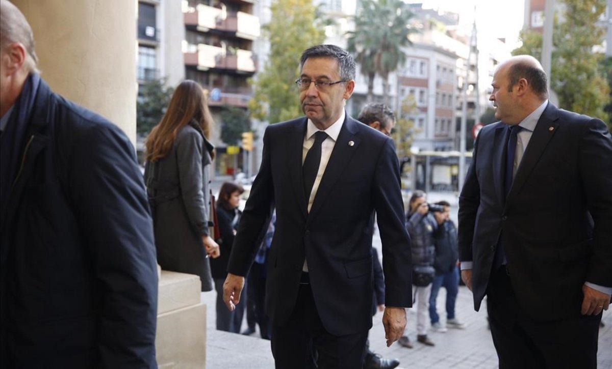 Josep Maria Bartomeu y Òscar Grau, en el sepelio de Josep Lluís Núñez.