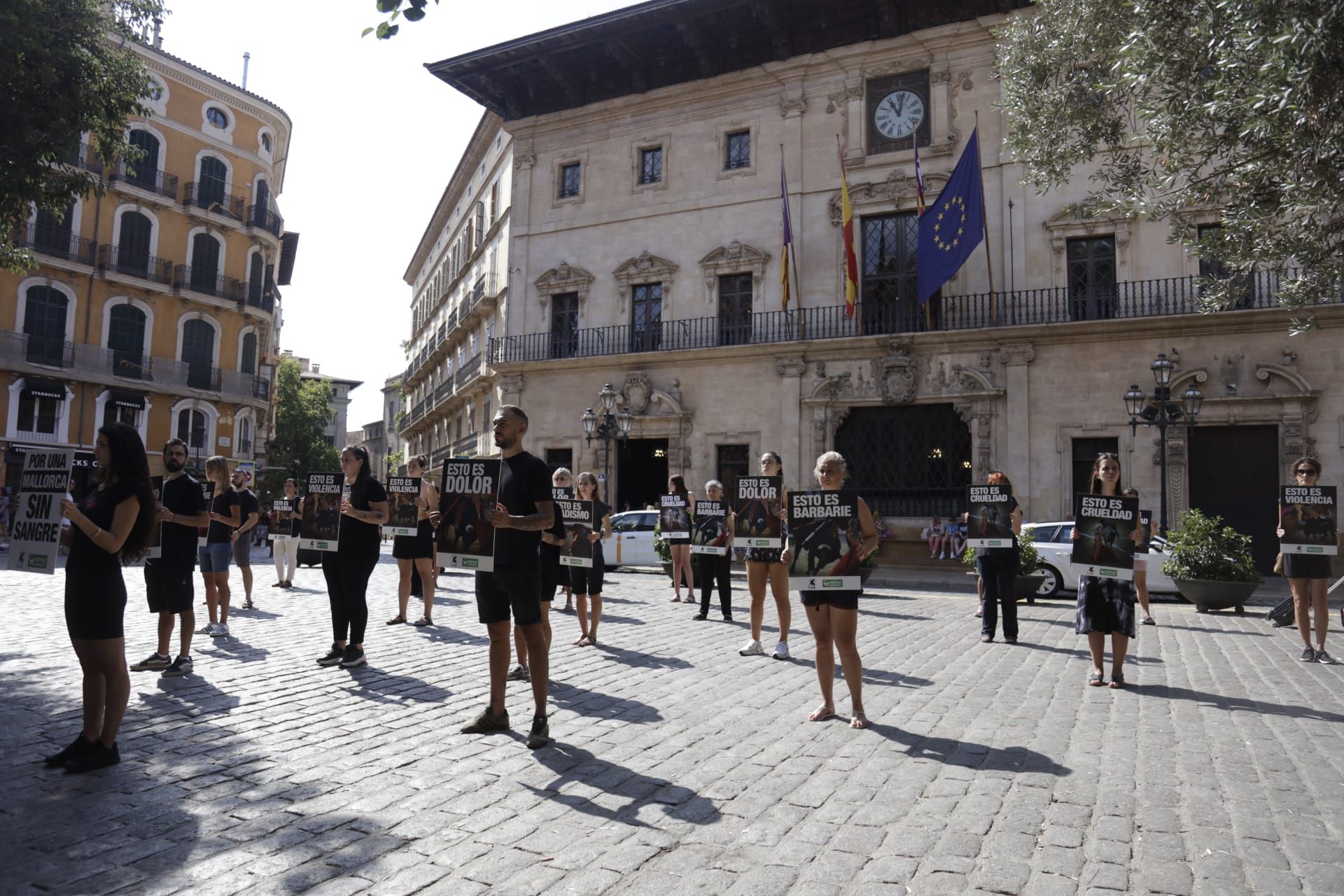 Manifestación antitaurina en Palma: "La tortura no es arte ni es cultura"