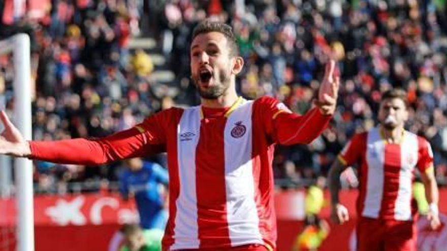 Cristhian Stuani celebra eufòric el gol que va suposar la victòria contra el Girona.