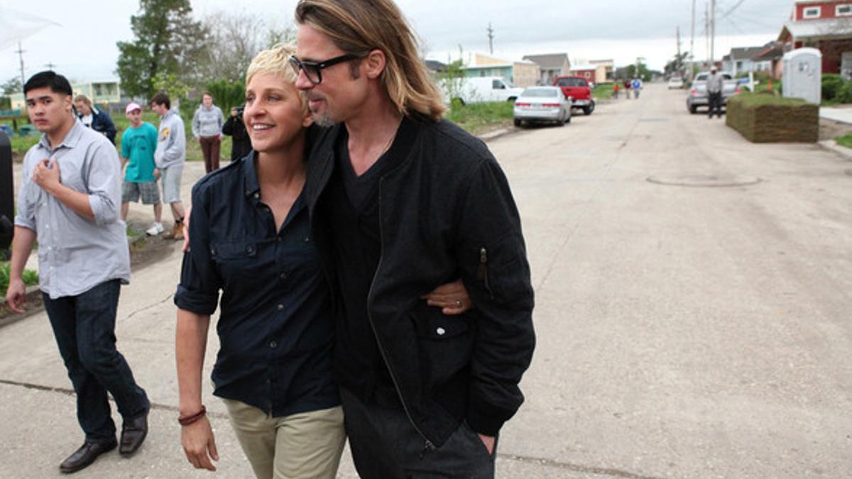 Brad Pitt y Ellen DeGeneres visitan los trabajos de reconstrucción del Lower Ninth Ward de Nueva Orleans, el viernes.