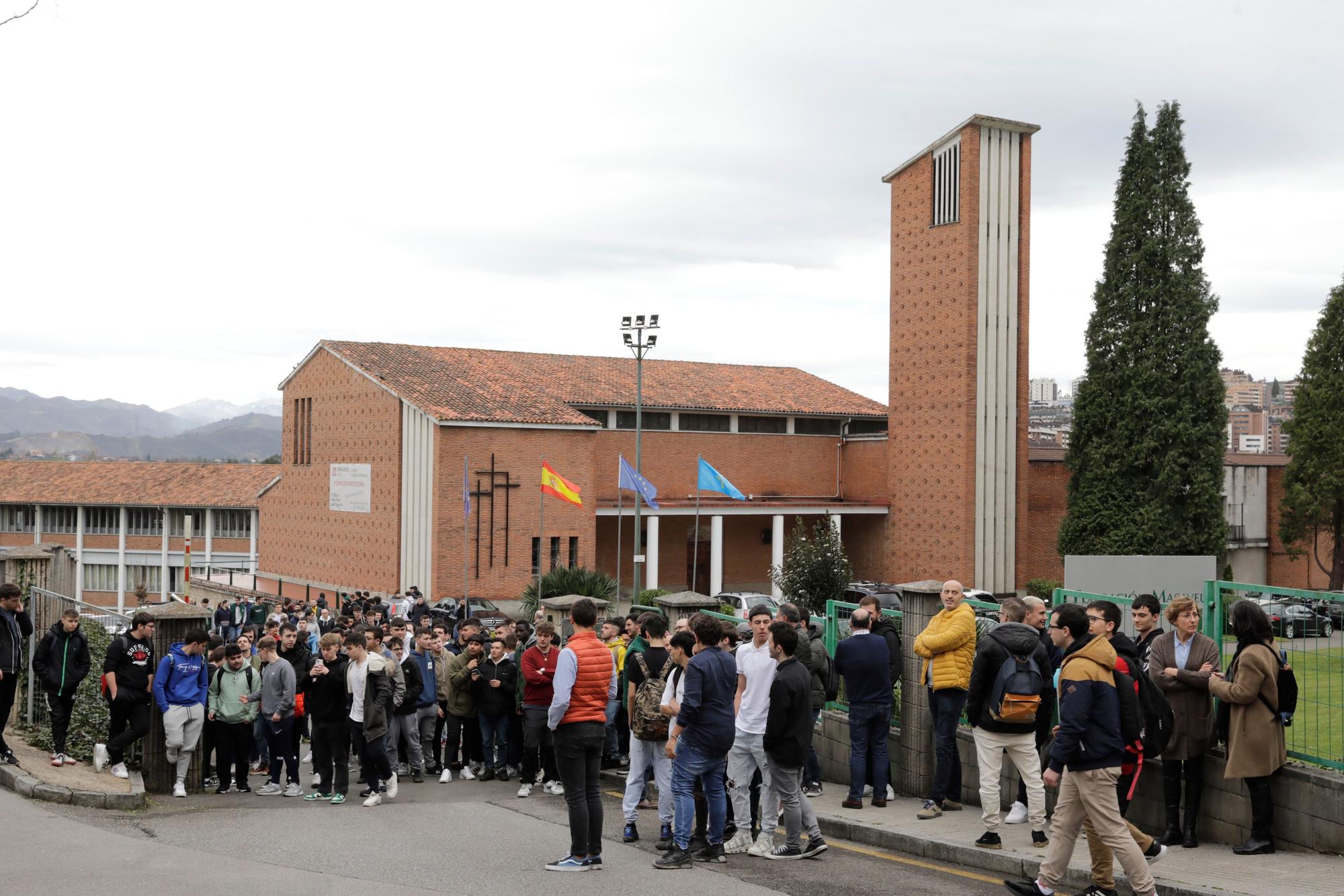 Avelino Uña, inmortal en Oviedo: el profesor de los Salesiano, primer fallecido por el covid en Asturias, ya tiene una calle a su nombre