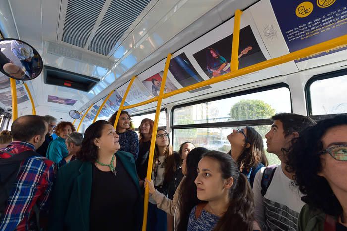 Exposición de igualdad a bordo de una guagua