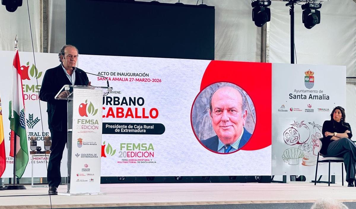 Urbano Caballo, presidente de Caja Rural de Extremadura, en la Agroalimentaria de Santa Amalia.