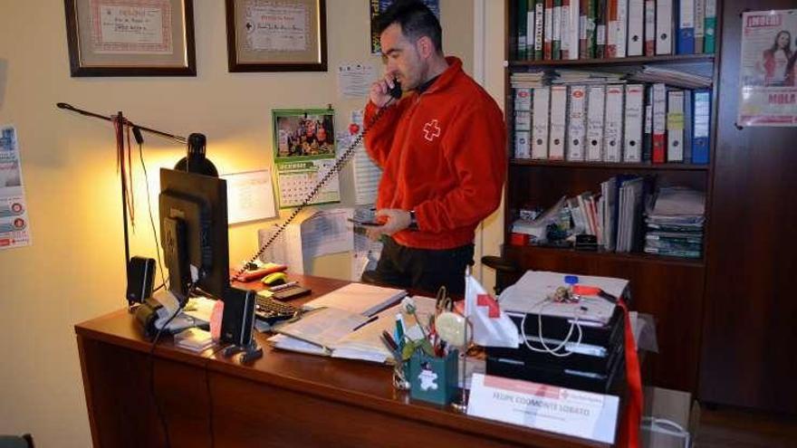 Un técnico trabajando en las oficinas de Benavente.