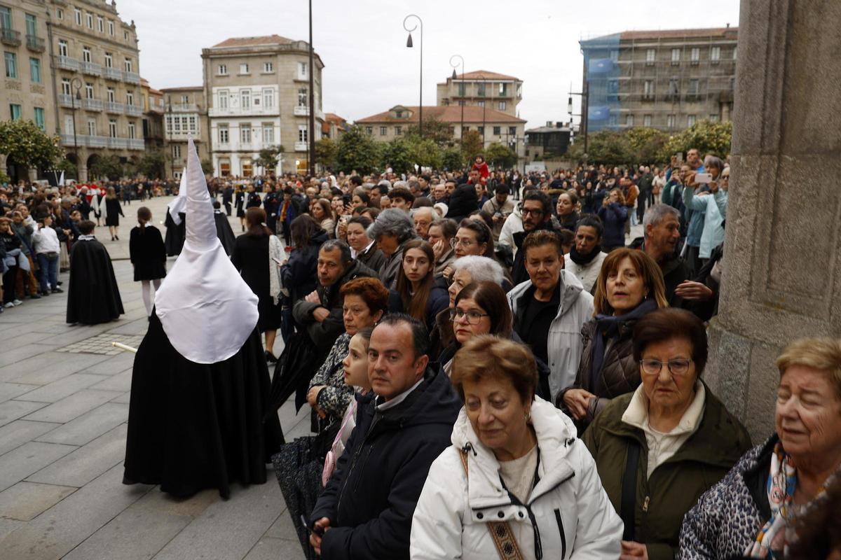 Numeroso público recibió a la procesión del Encuentro a su llegada a A Ferrería.