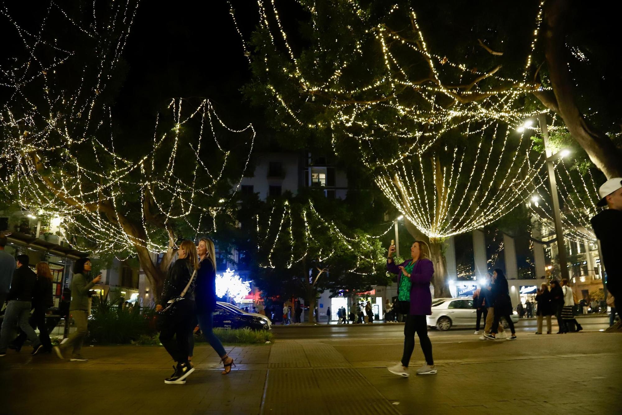 Navidad en Málaga | La calle Larios enciende sus luces de Navidad